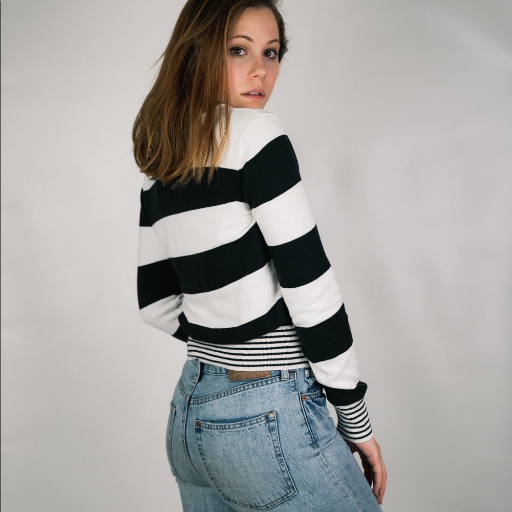 BLACK AND WHITE STRIPED TOMMY HILFIGER SWEATER - Picture 2 of 2
